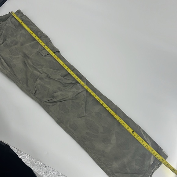 JAMES PERSE Men’s Camo Relaxed Cargo Pants Size 4/XL USED - Picture 11 of 17